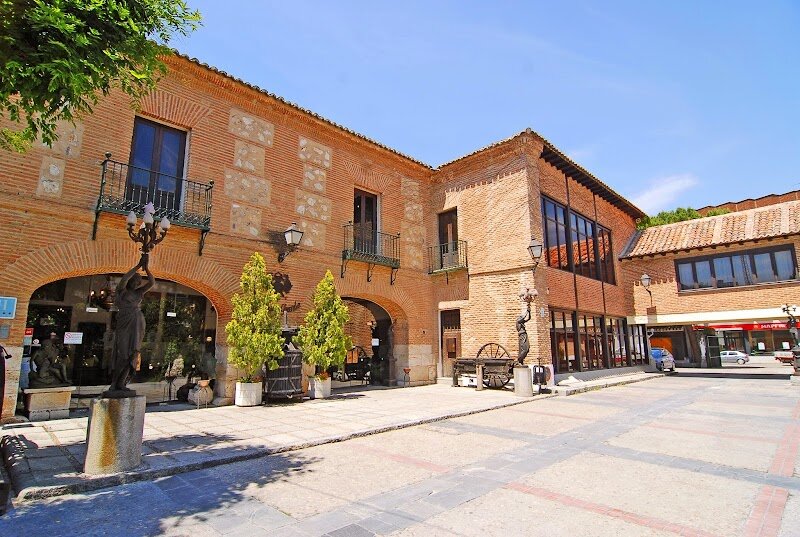 La Casa Grande - La Casa Grande stands as a magnificent testament to Spanish heritage, offering visitors a captivating journey through centuries of history. Founded in the 16th century by Empress Maria of Austria in Torrejón de Ardoz, this royal estate was entrusted to the Jesuits, who shaped its cultural significance. The property's architectural beauty reflects the grandeur of its era, with elegant spaces that whisper stories of aristocratic life and refined Spanish tradition. Today, La Casa Grande enchants families and history enthusiasts alike with its renowned museum of icons, housing invaluable artifacts that illuminate Spain's artistic and religious heritage. The heart of the estate remains its stunning patio—a Roman and Arab-inspired courtyard featuring marble columns, original black stone capitals, and whitewashed arches that evoke centuries of rustic splendour. Beyond its museum, this recognized Site of Cultural Interest has evolved into a vibrant venue for celebrations and events, making it an ideal destination for those seeking to experience authentic Spanish culture. Whether you're drawn to art, history, or simply the atmosphere of a centuries-old mansion, La Casa Grande delivers an unforgettable blend of elegance, heritage, and warm hospitality that transports you back through time.